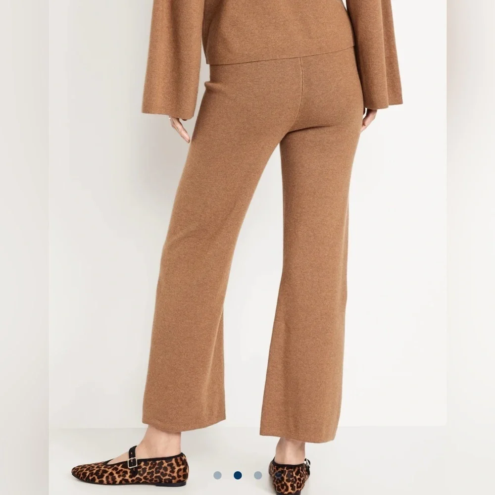 Cropped Kick-Flare Sweater Pants in black size L by Old Navy